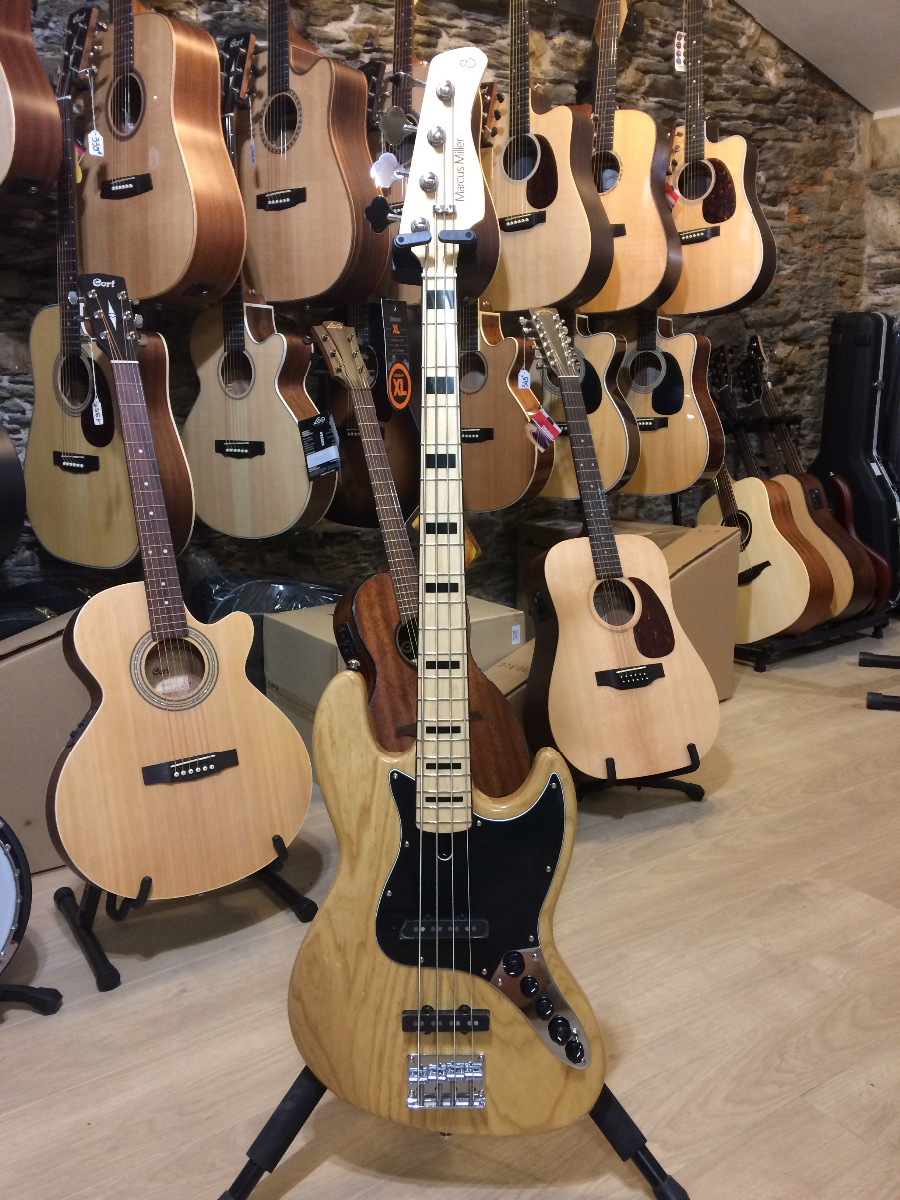 SIRE V7 VINTAGE ASH NAT SIRE V7 VINTAGE ASH NAT