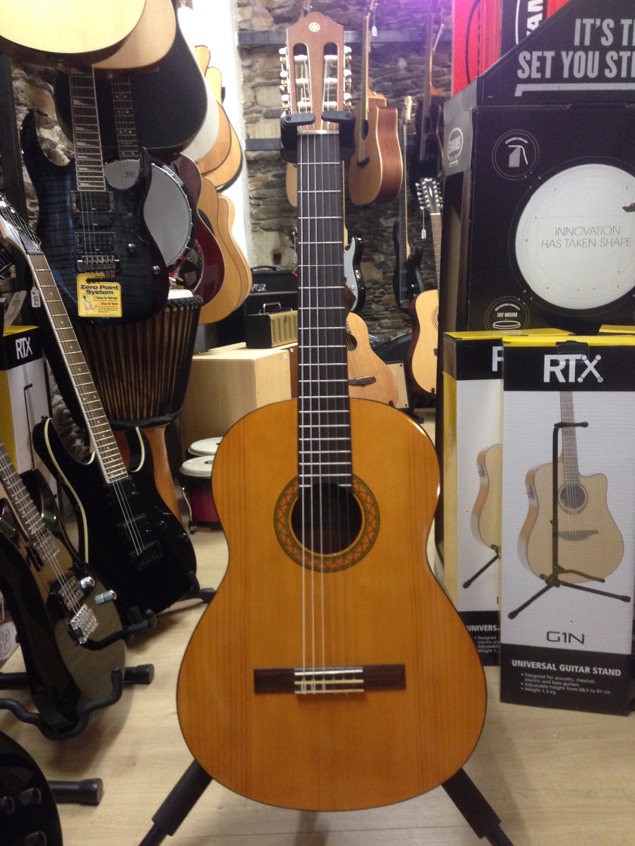 YAMAHA C40 YAMAHA C40