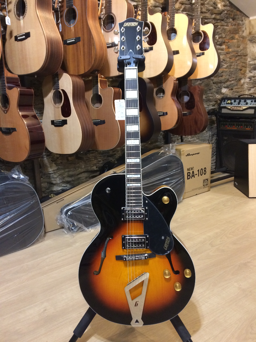 GRETSCH G2420 STREAMLINER GRETSCH G2420 STREAMLINER