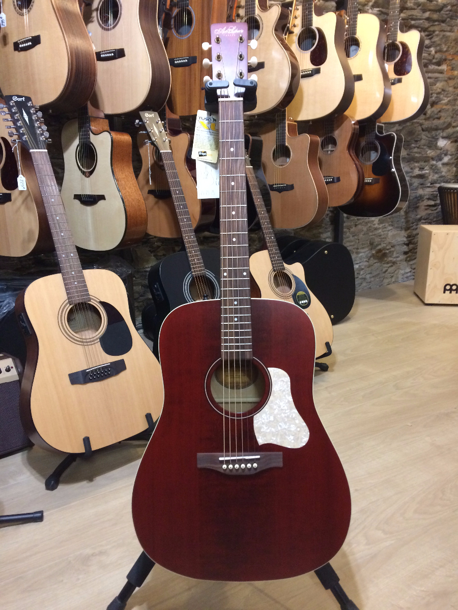 ART & LUTHERIE AMERICANA TENNESSEE RED ART & LUTHERIE AMERICANA TENNESSEE RED
